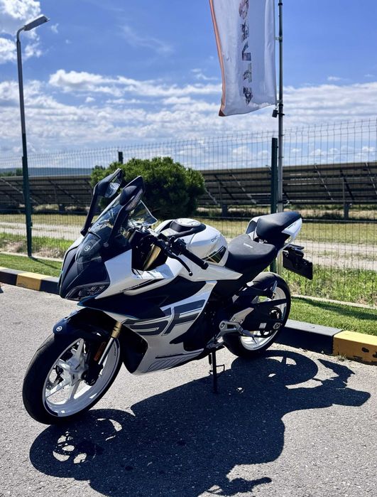 Motocicleta CFMOTO 450SR ABS '26