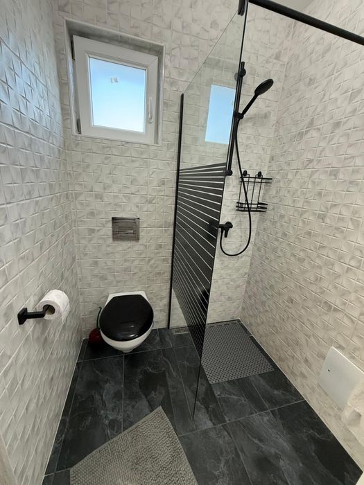 Proprietar vand jumatate duplex Parța