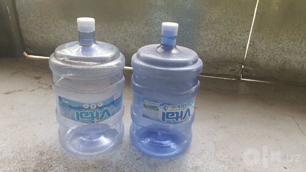 Продам пластиковые Баклажки для питьевой воды Объем 19 литров.