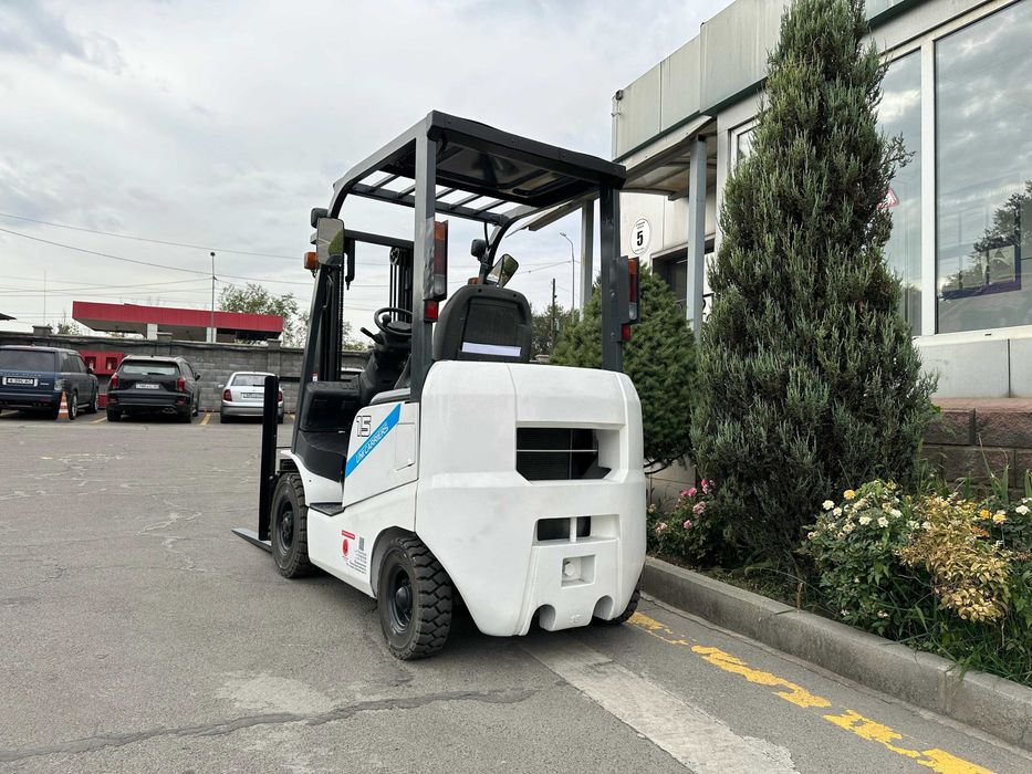 Nissan UniCarriers FD15 - автомат, side shift,