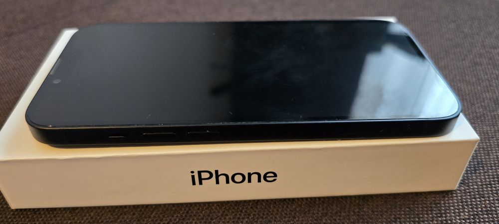 IPhone 13 5 G 128 GB cu 3 huse si factura originala