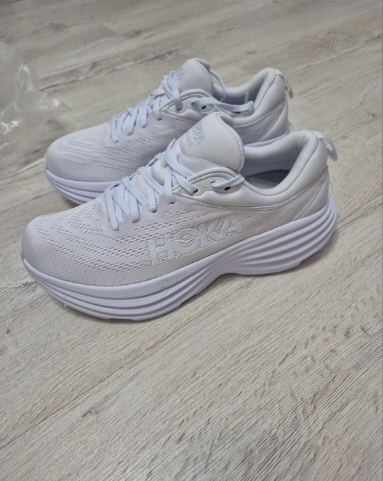 Hoka 41,1/3 noi, culorea alb. Se trimite cu verificare