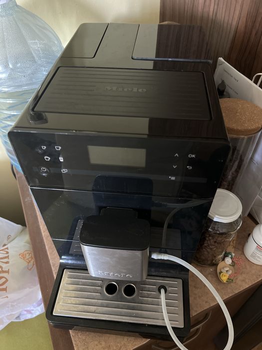 Продавам  кафемашина Miele CM5400