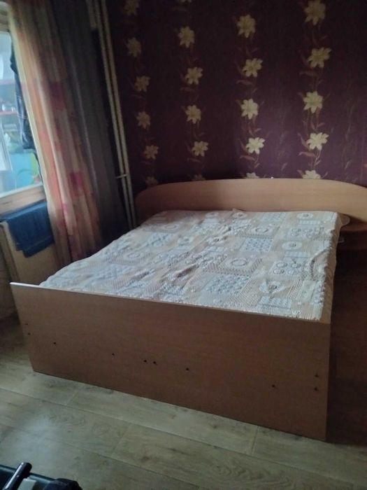 Спалня и 5 крилен гардероб с надстройка.Материал ПДЧ -18мм.