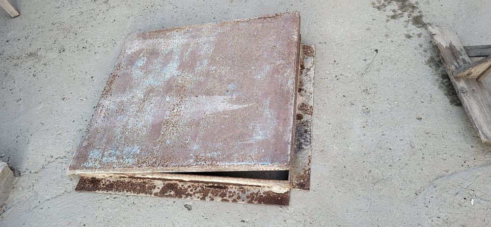 Железная крышка люг