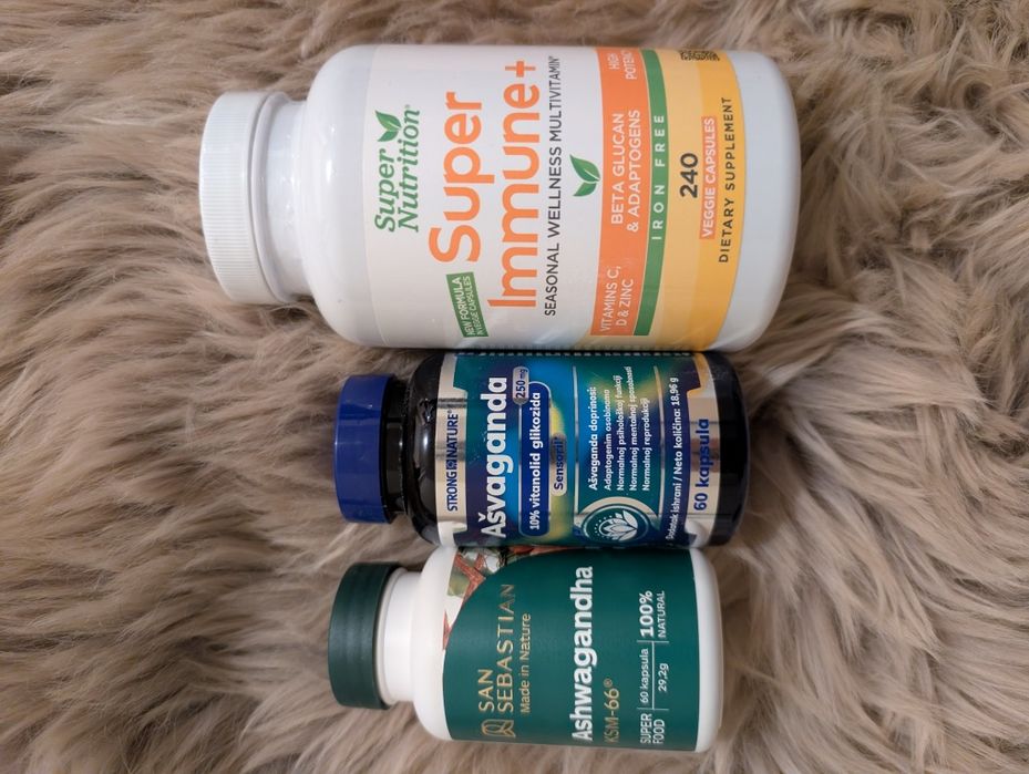 Aswagandha si complex de multivitamine Super Nutrition noi, sigilate