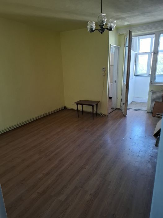 Garsoniera de vânzare
