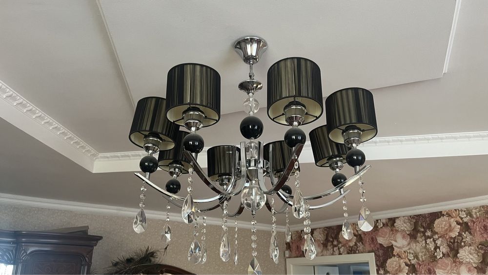 Продам люстру классическую