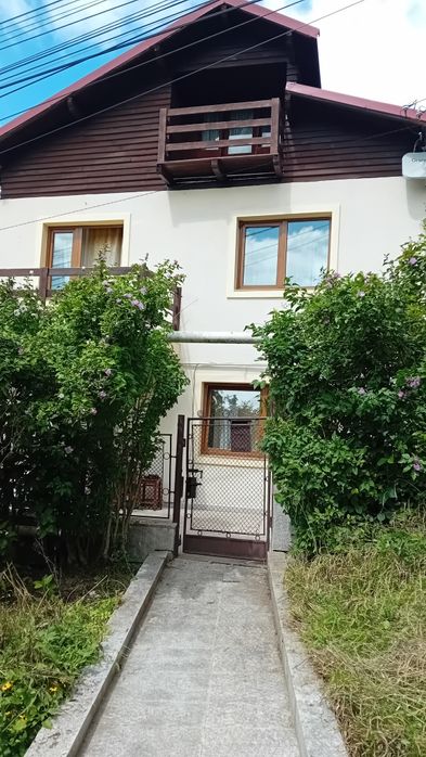 Campina ,Prahova ,vind casa spațioasă, zona frumoasa ,aproape de centru