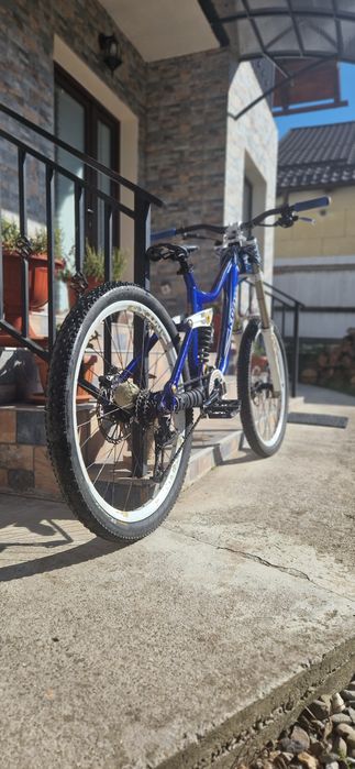 Bicicleta Kona DH