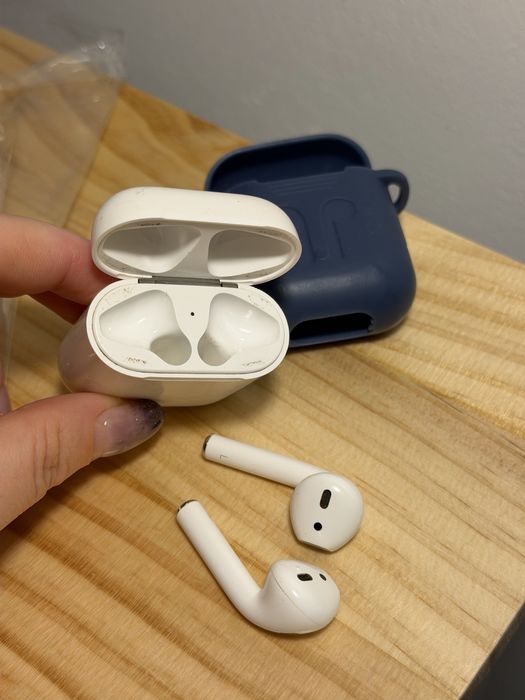Apple AirPods 2nd Gen