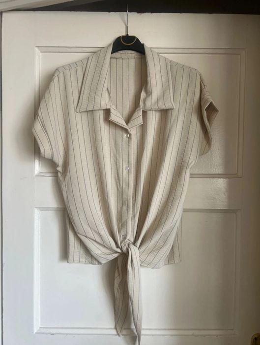 Set cămașă + pantalon beije deschis nou