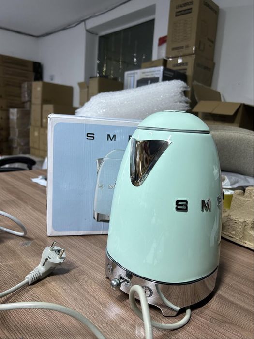 Smeg чайник зеленый