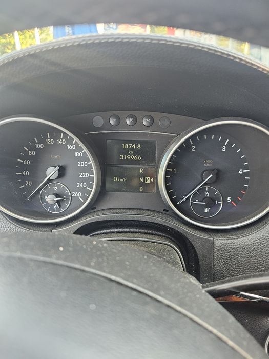 Продавам Мерцедес Гл320