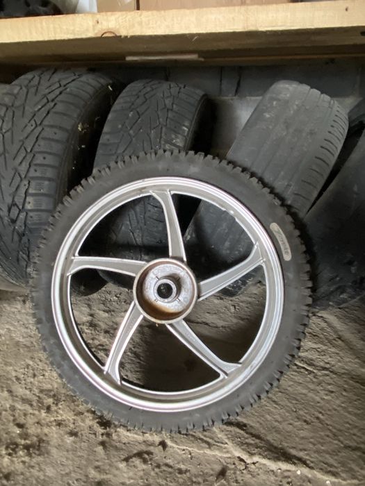 Диск на альфу задний с резиной 2.75-17