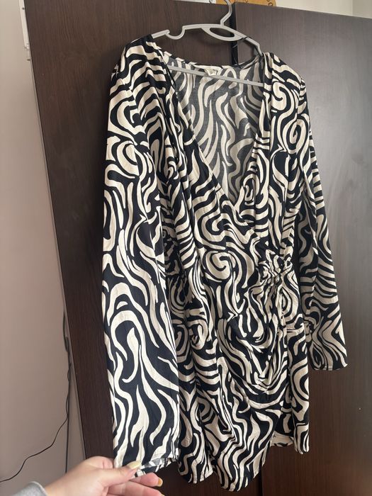 Рокля H&M с десен