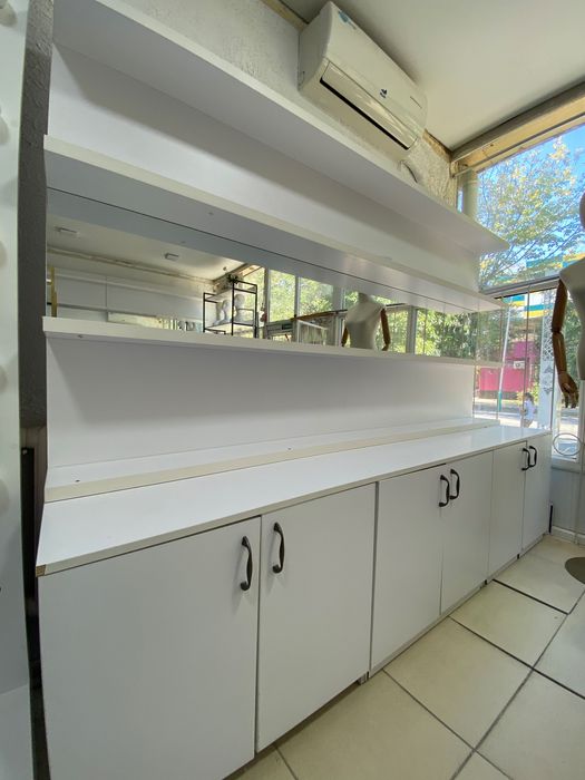 Полки для шоурума