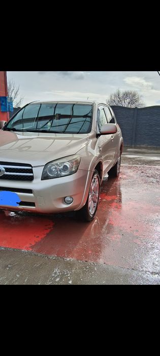Vând Toyota RAV4 2*2 . Diesel
