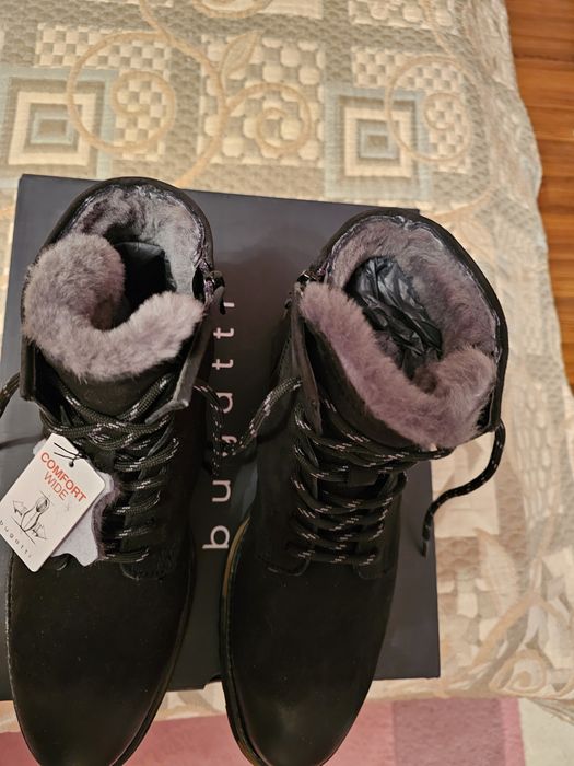 Продам ботинки зимние "Bugatti"