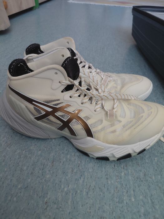 Волейбольные кроссовки ASICS METARISE