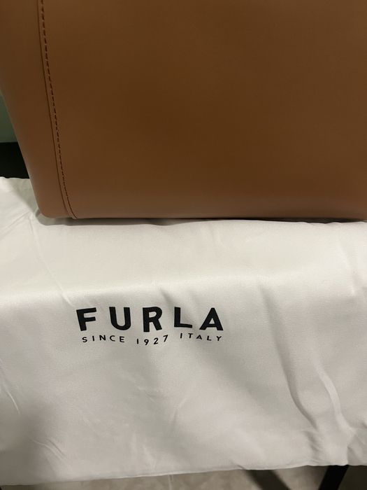 Оригинална чанта FURLA – чисто нова с етикет + несесер