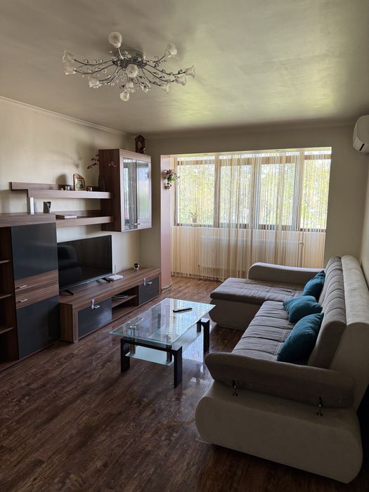 Vand apartament 2 camere piata mare