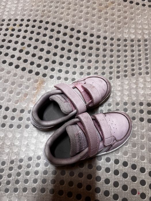 Кроссовки адидас для девочки