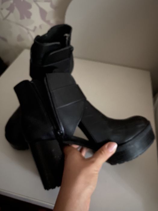 Botine decupate marimea 35