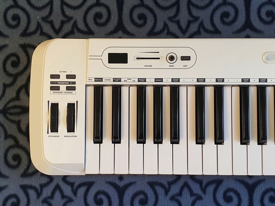 MIDI-клавиатура Carbon 61