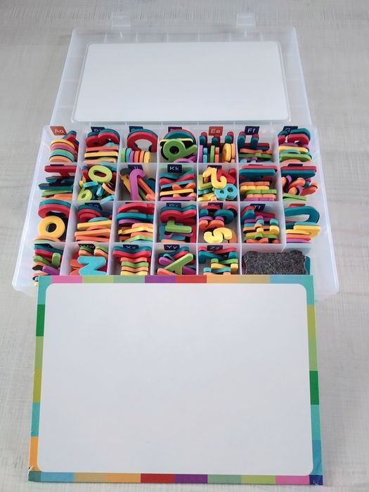 Set 253 piese cu litere si cifre magnetice