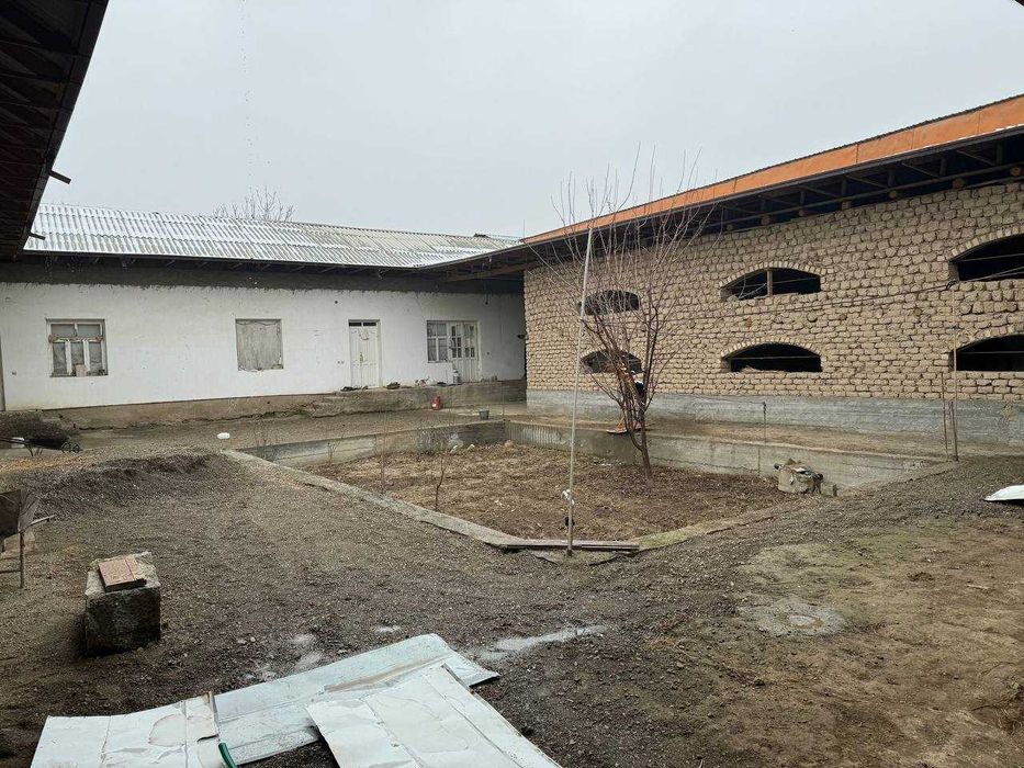 Uy sotiladi (10 sotix)