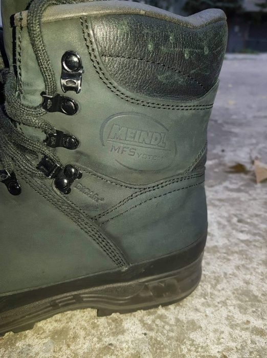 Мендил с Gore-tex мембрана и Vibram подметка.Номера 35 до 43н. Черни.