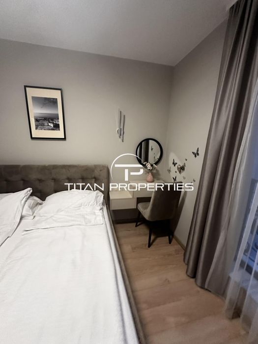 Дава се под наем Тристаен апартамент в Варна, Център - 120 кв.м за 1500 € - Снимка #8