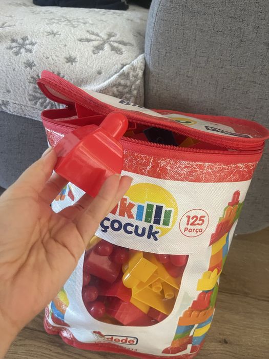 Ghizodan cu 125 de cuburi mari de construit 18+