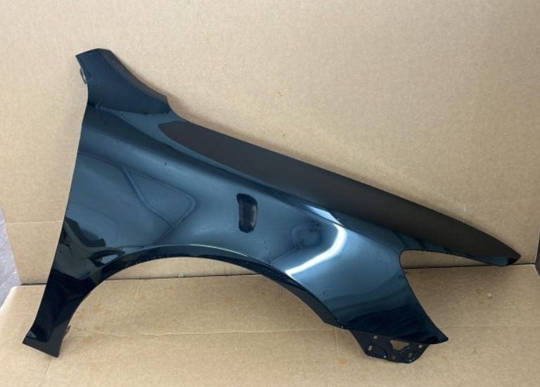 Aripa dreapta fata NOUA vopsita negru  cod culoare Vopsea LF9R - 9910. Skoda Octavia 2 II an fabricatie   2008 " 2009 " 2010 " 2011 " 2012 " 2013