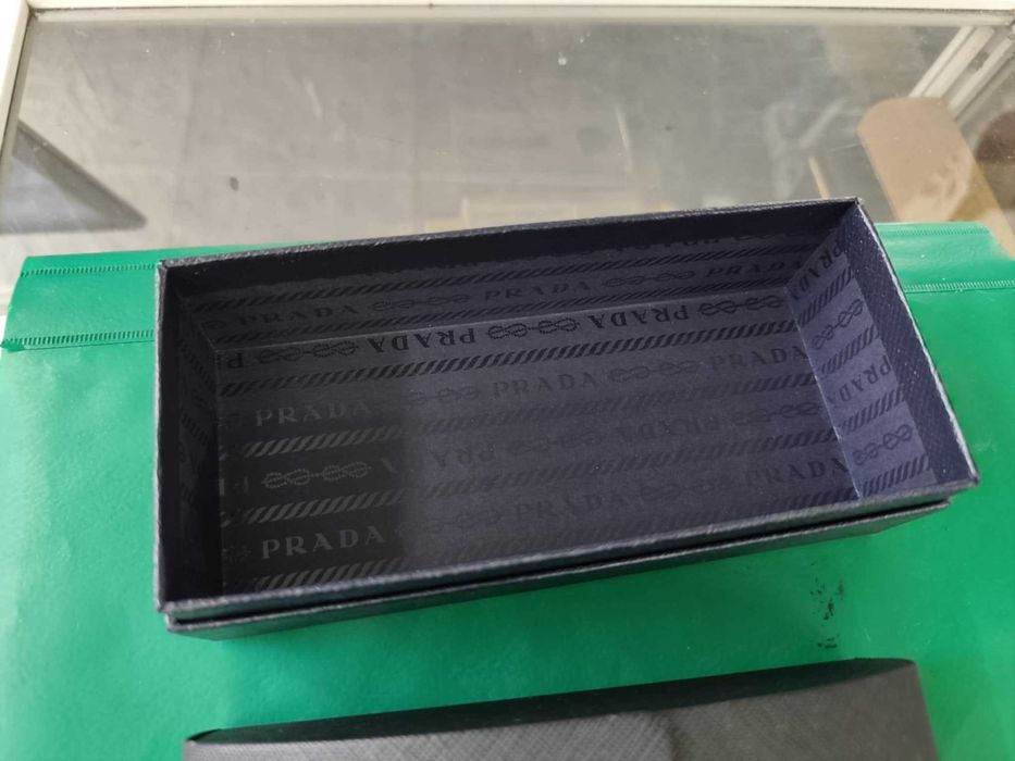 Калъф за очила прада prada с кутия