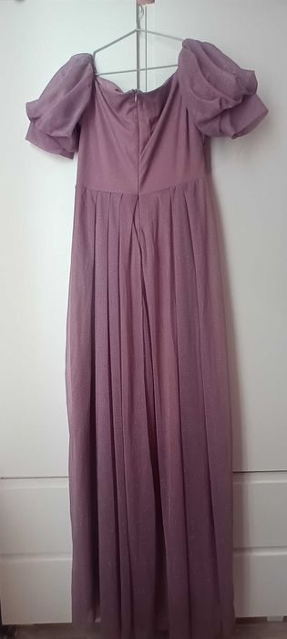 Дълга официална рокля с брукатени частици.