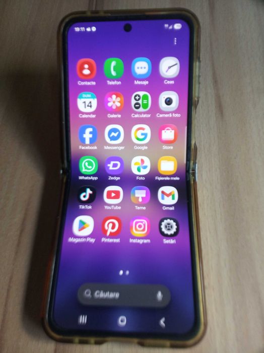 Vând telefon  Samsung Z Flip 6