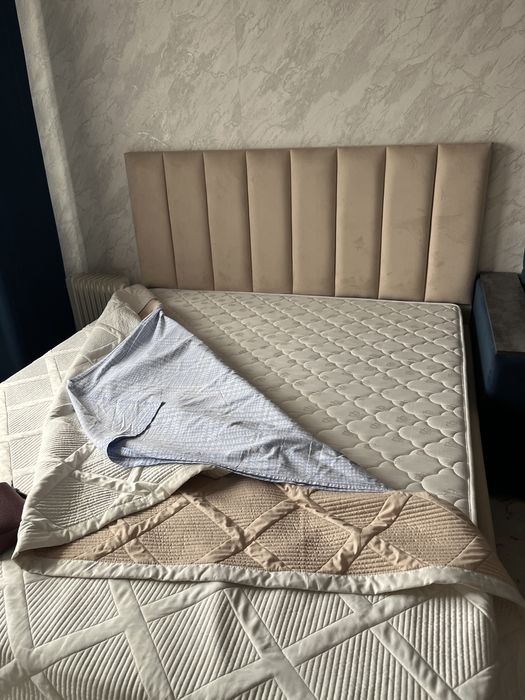 Кровать с матрасом