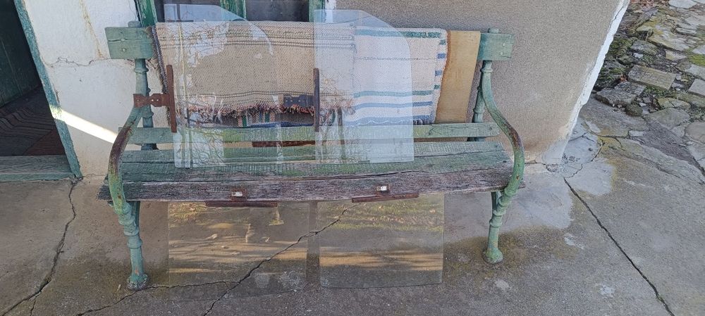 Здравейте продавам стъкла за москвич 2140Д