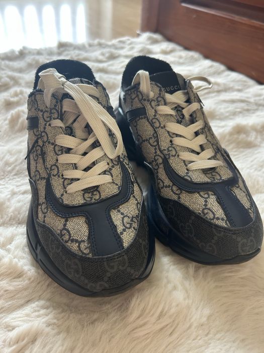 Обувки Gucci.