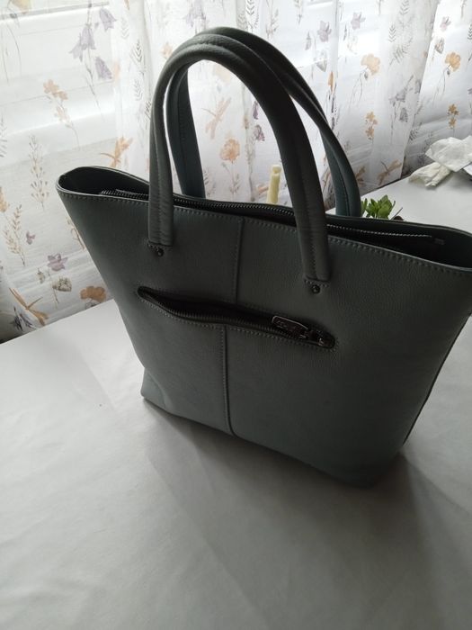 Стилна дамска чанта от естествена кожа