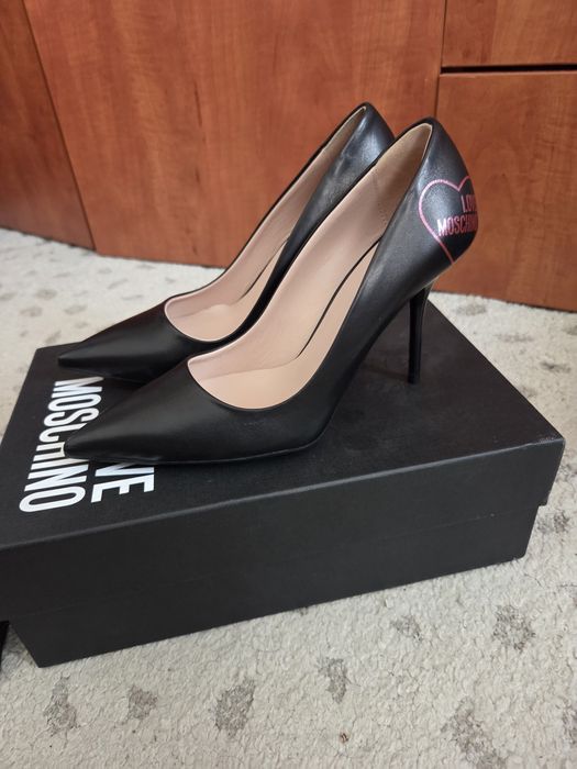 Vind pantofi eleganți