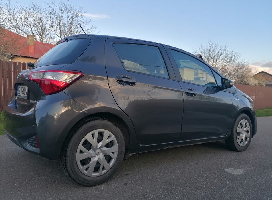 Toyota Yaris Hybrid 2019,automată,motor 1.5 benzină, consum foarte mic,cumpărată de nouă din țară.Carte service. Accept test reprezentanță