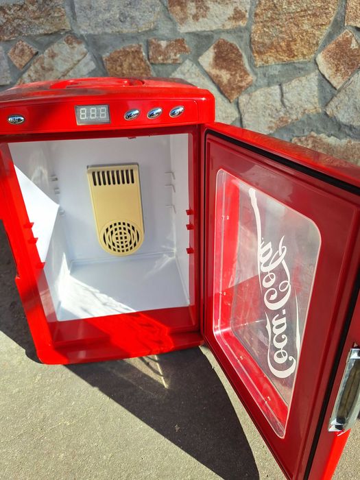 Малък хладилник , развален