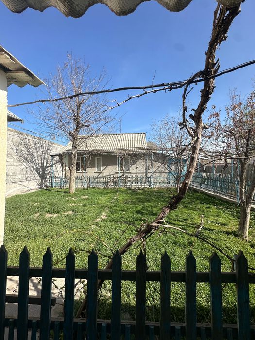 Продаю г. Навои, в военном городке зем. участок 8 соток