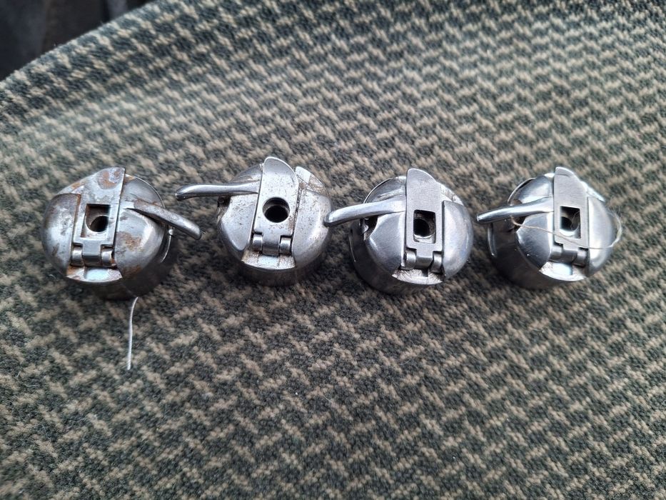 Продам челноки.Цена 1500