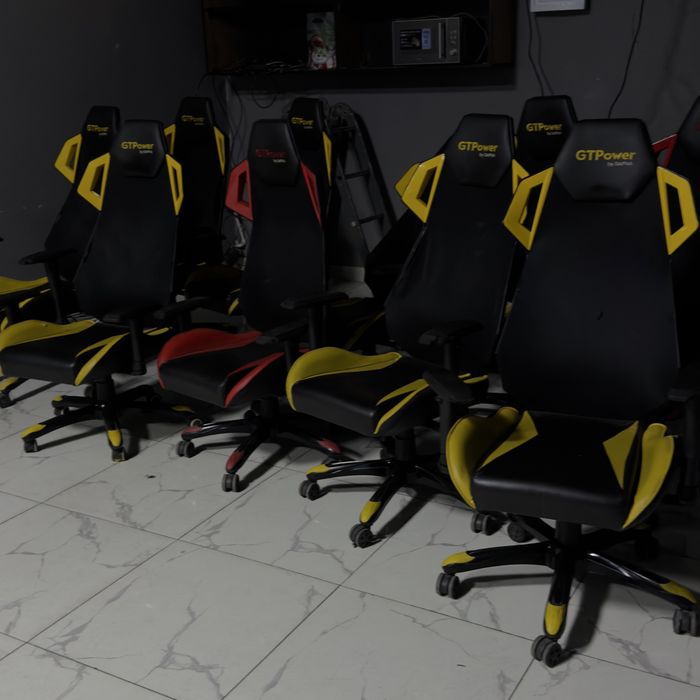 Gaming kreslo 10 ta sotiladi