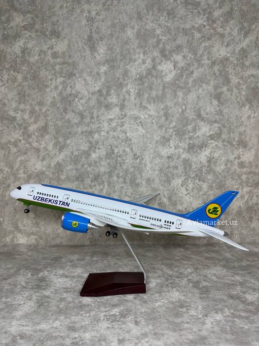 Самолет BOEING-787-8 Dream Liner Uzbekistan Airways (Led подсветкой)