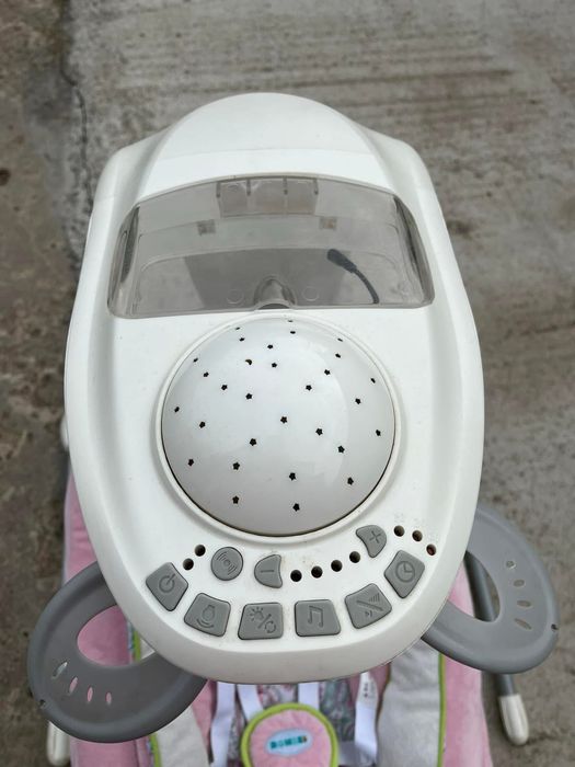 Balansoar, e  nou  si Carucior e putin folosit dar in stare buna